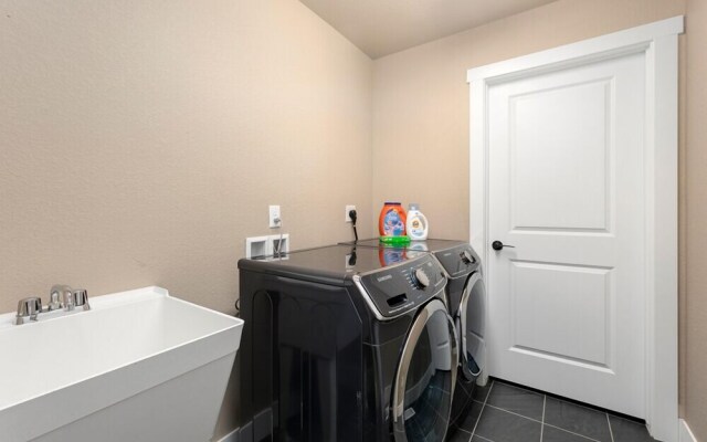 Amazing Urban Townhome Near Breweries & River!