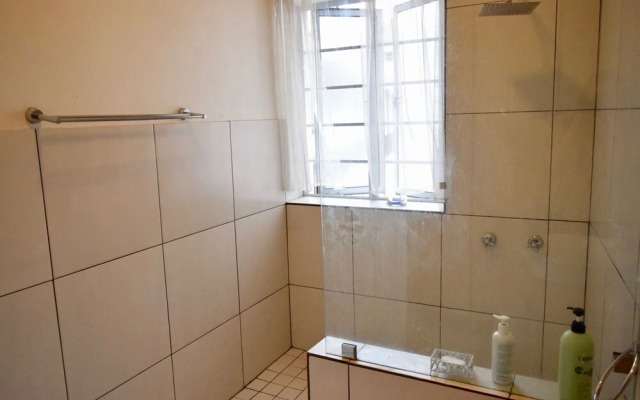 Spacious 1 Bedroom Apartment Near Table Mountain
