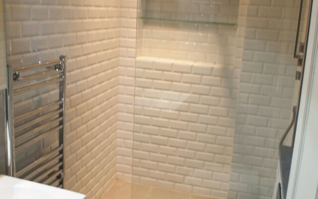 2 Beds Harrods Apartments
