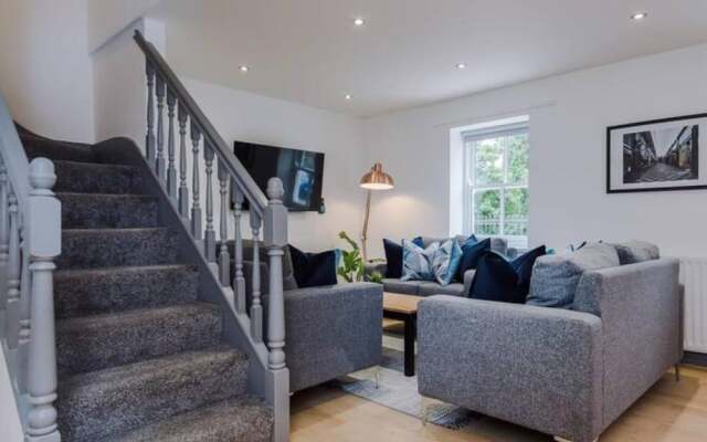 Host Apartments The Roscoe Coach House