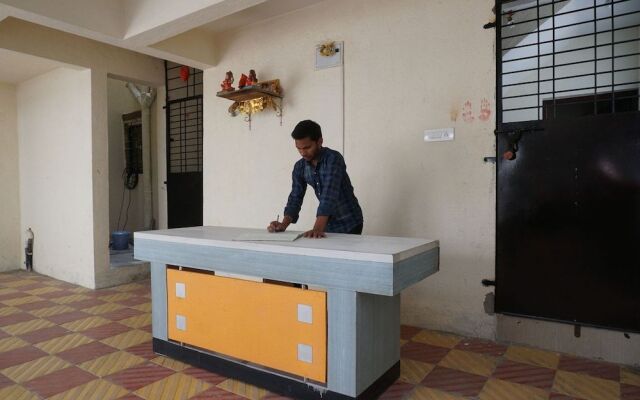 SPOT ON 37095 Sai Sidhi Lodge