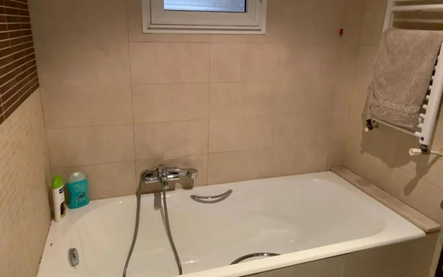 The Perfect Flat, Lac 2, Tunis