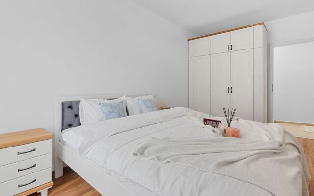Karina 2BDR Apartment