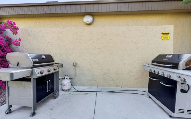 Scottsdale Condo w/ Community Pool & Hot Tub!