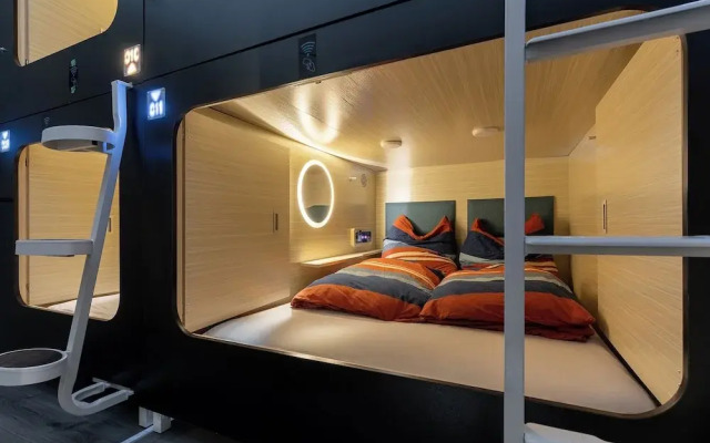 Mue Cubes - Capsule Hotel