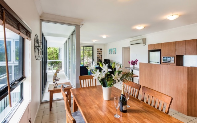 Oasis 1 Hamilton Island 2 Bedroom Apartment In Central Location With Golf Buggy – Guest Rooms – Hamilton Island