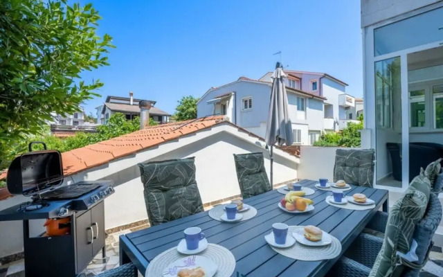 Donatella -apt 1- 10m van het Strand