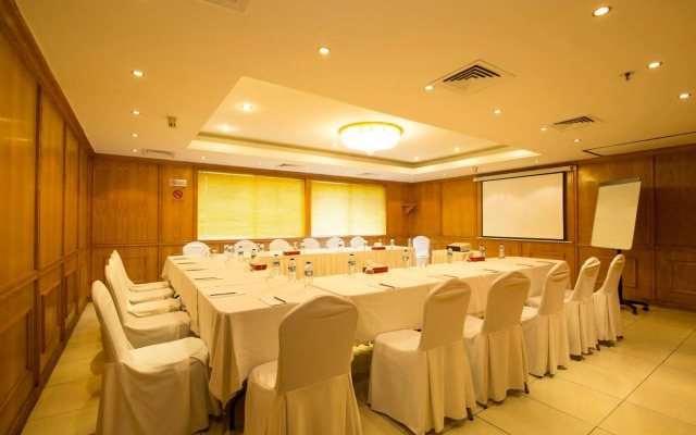 Rolla Suites Hotel