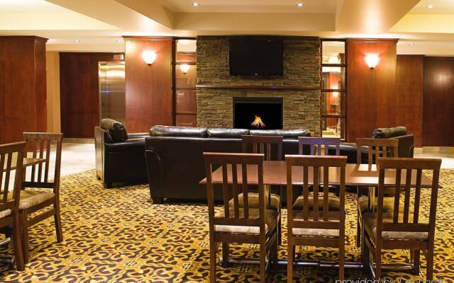Holiday Inn Express Hotel & Suites - Slave Lake