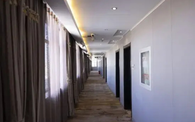 Xiongxian Qiancun Business Hotel