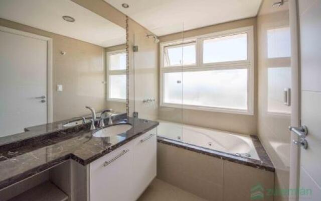 Casino Tower by Zulamian