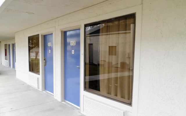 Motel 6 Dallas - Irving DFW Airport East