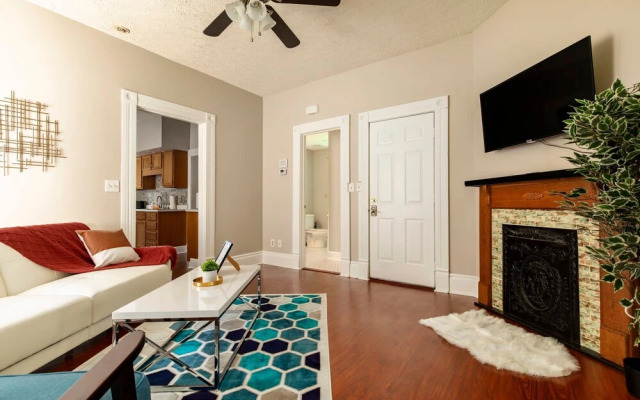 TWO Units Entire Stylish Home by Cozysuites