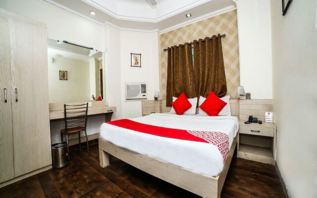 OYO 15248 Hotel Shreemaa
