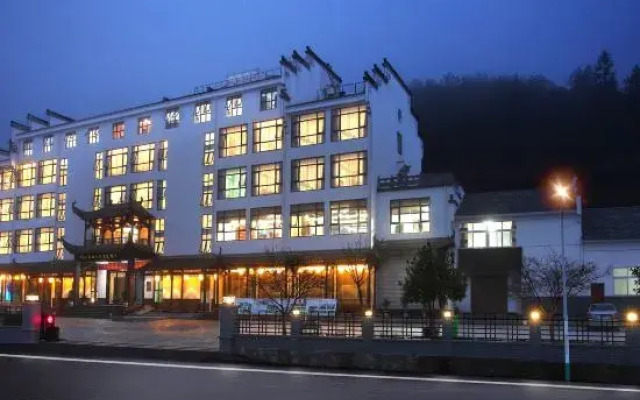 Selenium-themed Inn In West Huangshan City