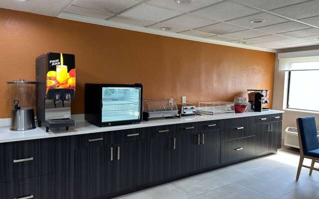 La Quinta Inn & Suites by Wyndham Orlando South