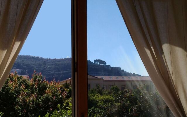 1878 Sorrento Guest House