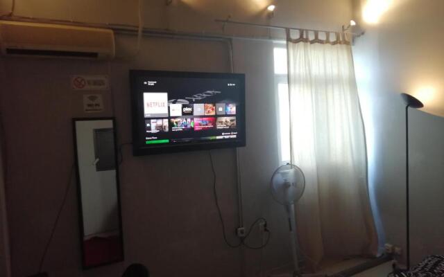 PORT very near fast Wi-Fi Netflix ROOM2