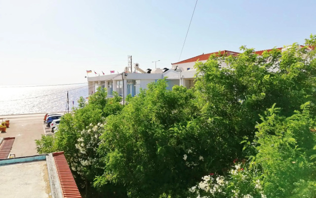 Seafront Studios & Apartments
