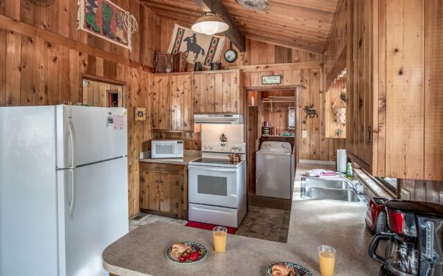 3 Bears Cabin - Two Bedroom Cabin