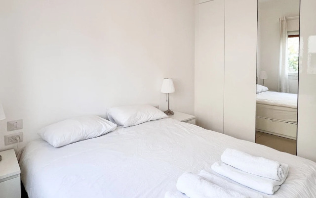 Classic Bauhaus with Balcony by FeelHome