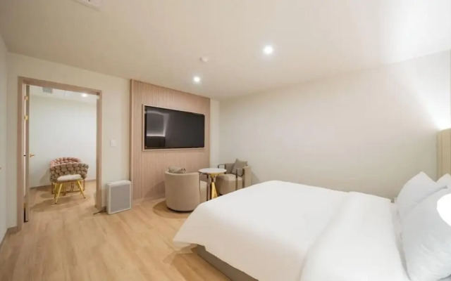 Denbastar Hotel-Kyungnam University Branch