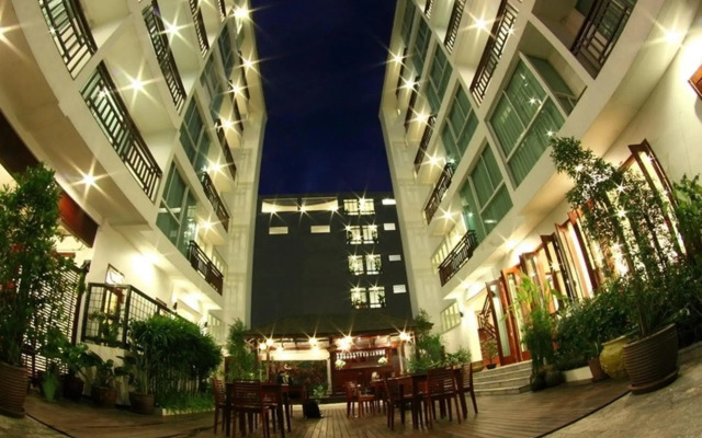 Sabaidee at Lao Hotel