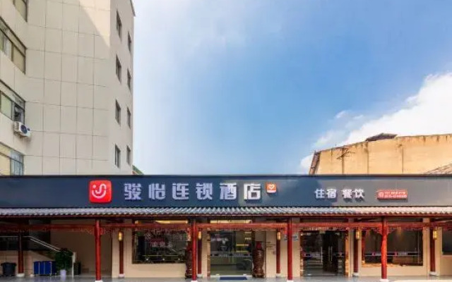 Junyi Chain Hotel (Zhongjing Road, Fengqiao Town, Zhuji)