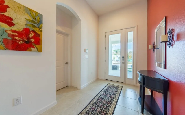 Beautiful 4 bedroom home close to Disney