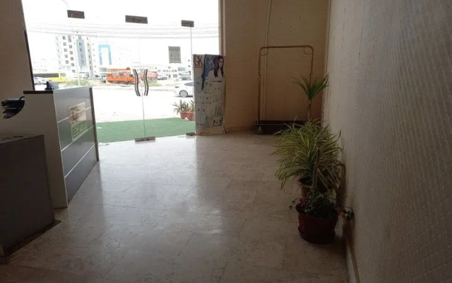 Super Oyo 147 Babylon Furnished Apartment