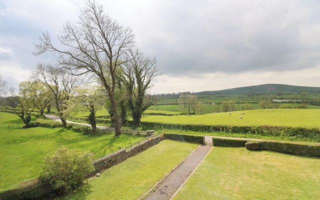 Upper Hurst Farmhouse