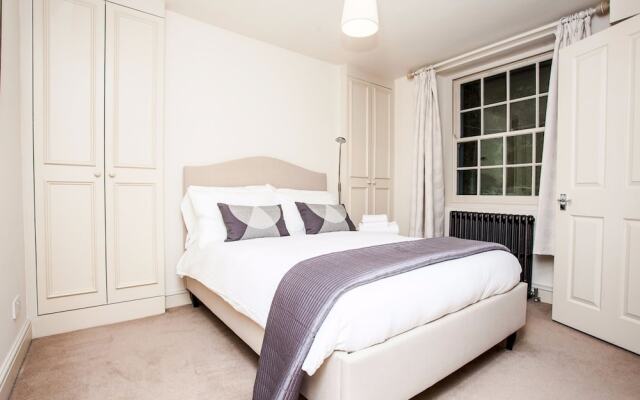 Bright &Spacious Central 1 Bed Basement Flat