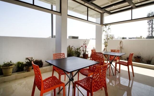 Collection O 7601 Hotel Park Heights Banjara Hills