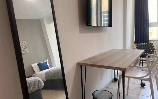 Phaedrus Living: Hoopoe Residencies 105