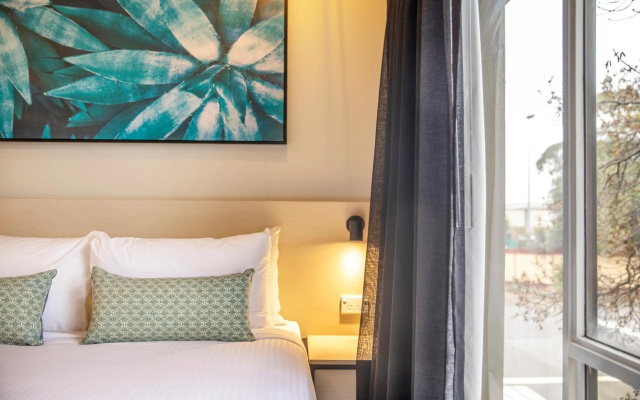 Nightcap at Excelsior Hotel – Guest Rooms – Melbourne