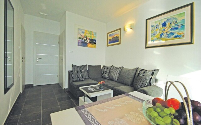 Nice Home in Drasnice With Wifi and 1 Bedrooms