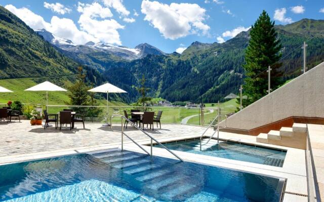 Hotel Berghof Crystal Spa & Sports