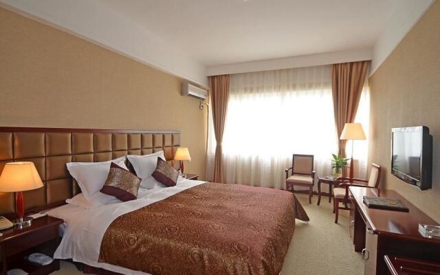 Hongqiao Holiday Hotel