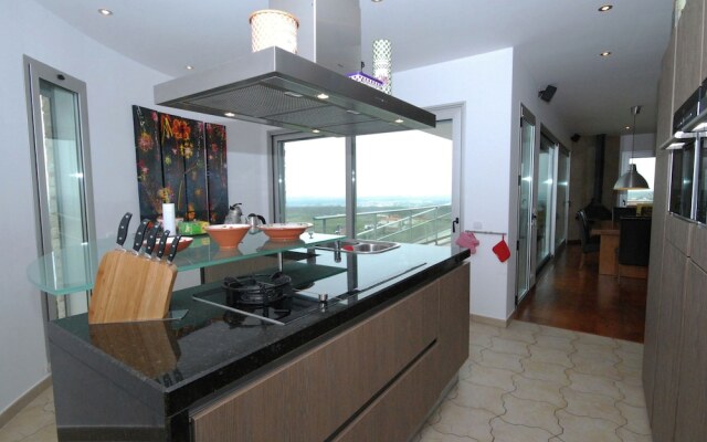 Modern Villa in Caldas da Rainha by the Sea