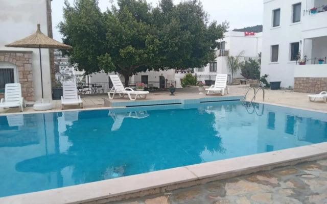 Central Flat With Shared Pool Near Beach in Bodrum