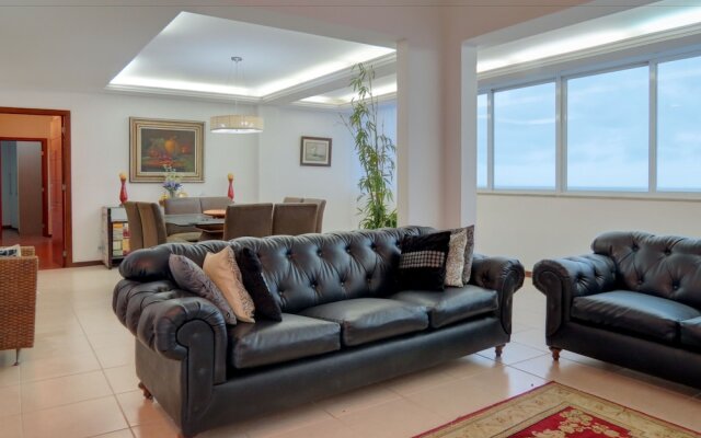 LinkHouse Wonderful Beachfront 4-BDR C11-008