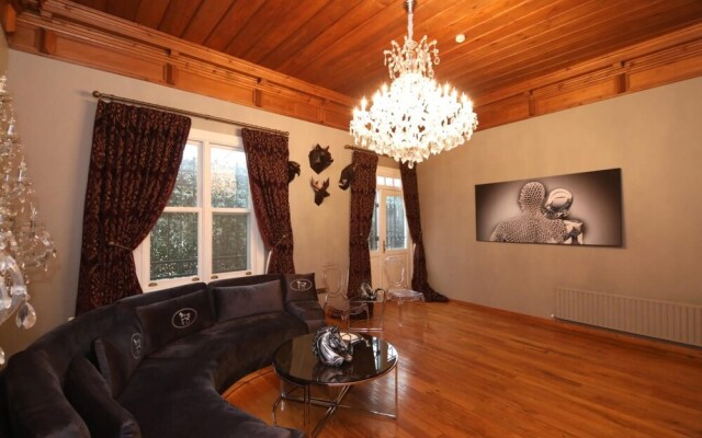 Luxury Pavilion With Bosphorus View in Beylerbeyi