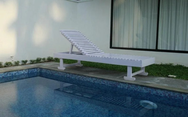 Mayas Beach House - Boutique Serviced Villa