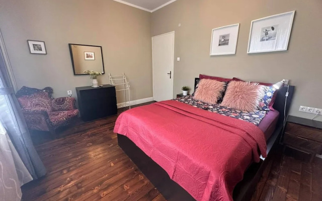 3 BDR Top Center Artistic Apartment - 115 m2