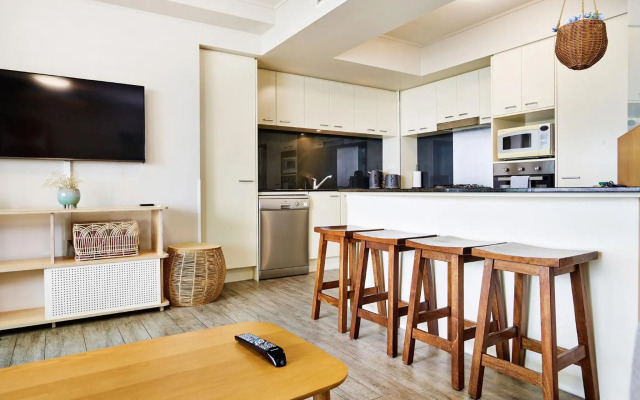 Broadbeach on the Park 2 Bedroom Apartment