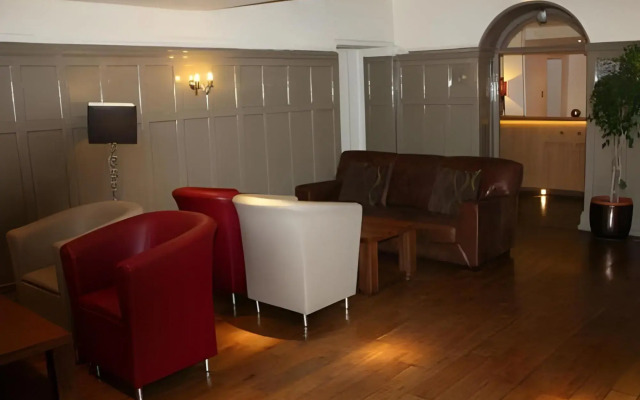 The Warwick Arms Hotel