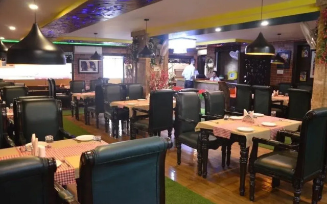City Plaza Guest House and Restaurant