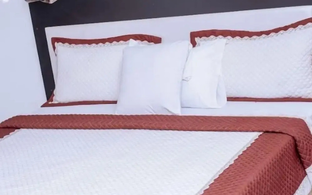 HOTEL DE SILVER BOTIQUE KiGALi