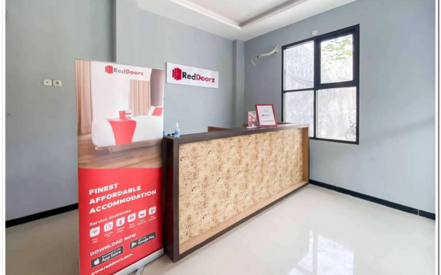 RedDoorz Syariah near T2 Juanda Airport 2