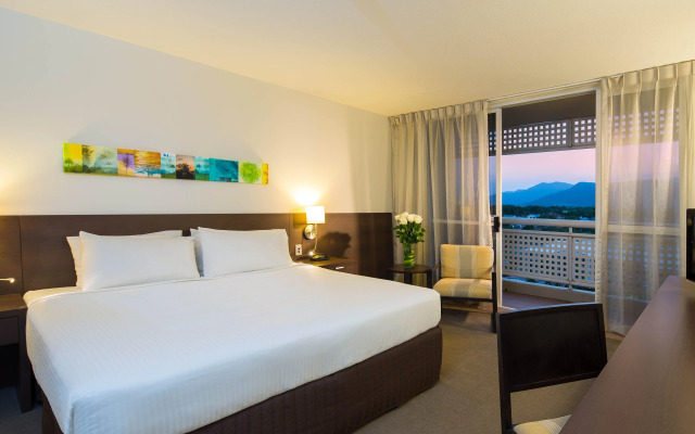Cairns Harbourside Hotel